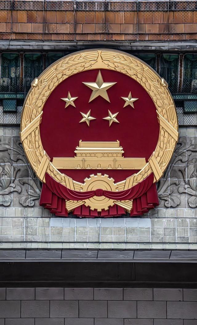 炸锅了！中国军费刚定下7%的涨幅，西方媒体就像被踩了尾巴一样跳了起来，喊打喊杀声