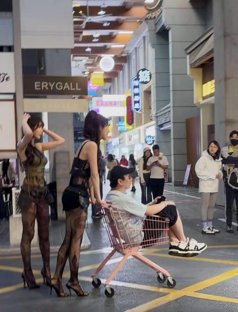 这男的怎么看着有点眼熟啊