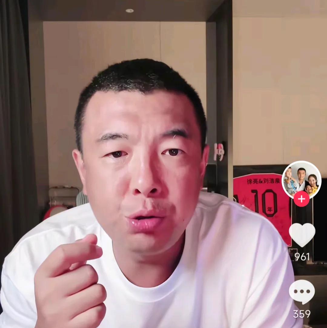 前国脚徐亮在直播间透露了本赛季北京国安的成绩目标。他表示，北京国安目前中超、亚
