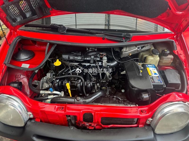 雷诺屯果，这是2004年在哥伦比亚上的牌，1.2汽油机+手动变速箱，此车行驶了1