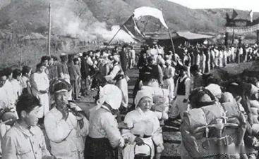 1958年志愿军全部撤离朝鲜，唯独一名战士死活不上车，金日成看完报告后，亲自批了