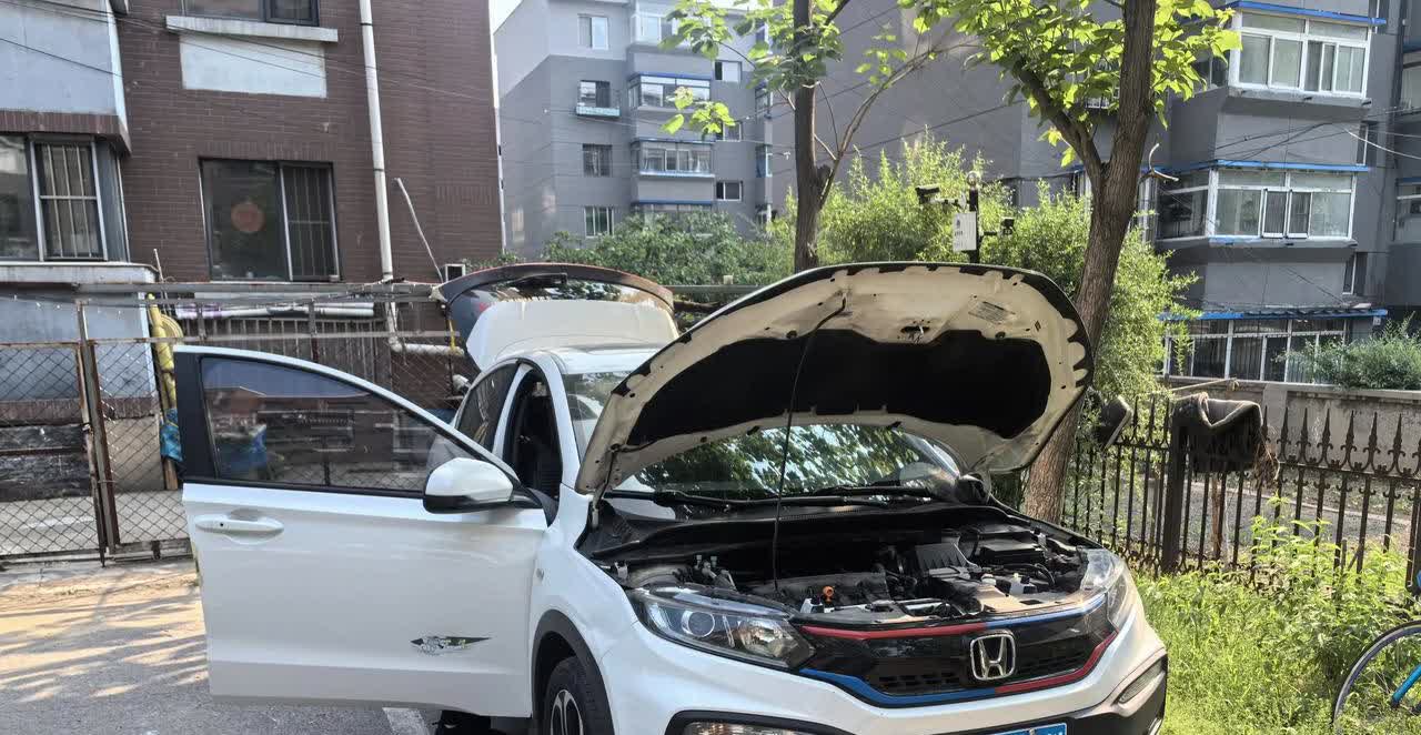 看了半个月的车，最终决定换哈弗的枭龙max了。陪伴我7年的本田，一会就要被人