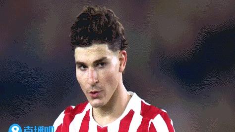 主场被灌2个，巴萨这回悬了。欧冠1/4决赛，巴萨在诺坎普0-2输给了马德