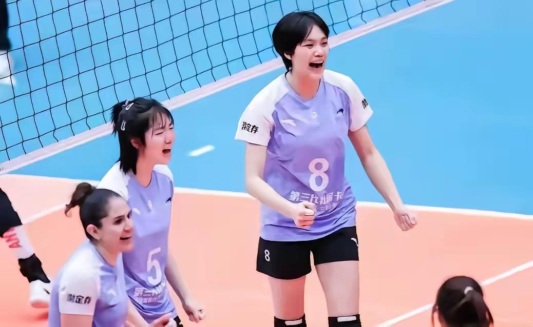 当所有人大概以为江苏女排的卫冕冠军之路将要被提前终结的时候，剧情出现大反转，干脆