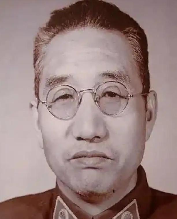 徐向前拿下太原以后，老家两个亲姐姐一路奔波赶来找他，满身尘土，手捏着衣角站在门口
