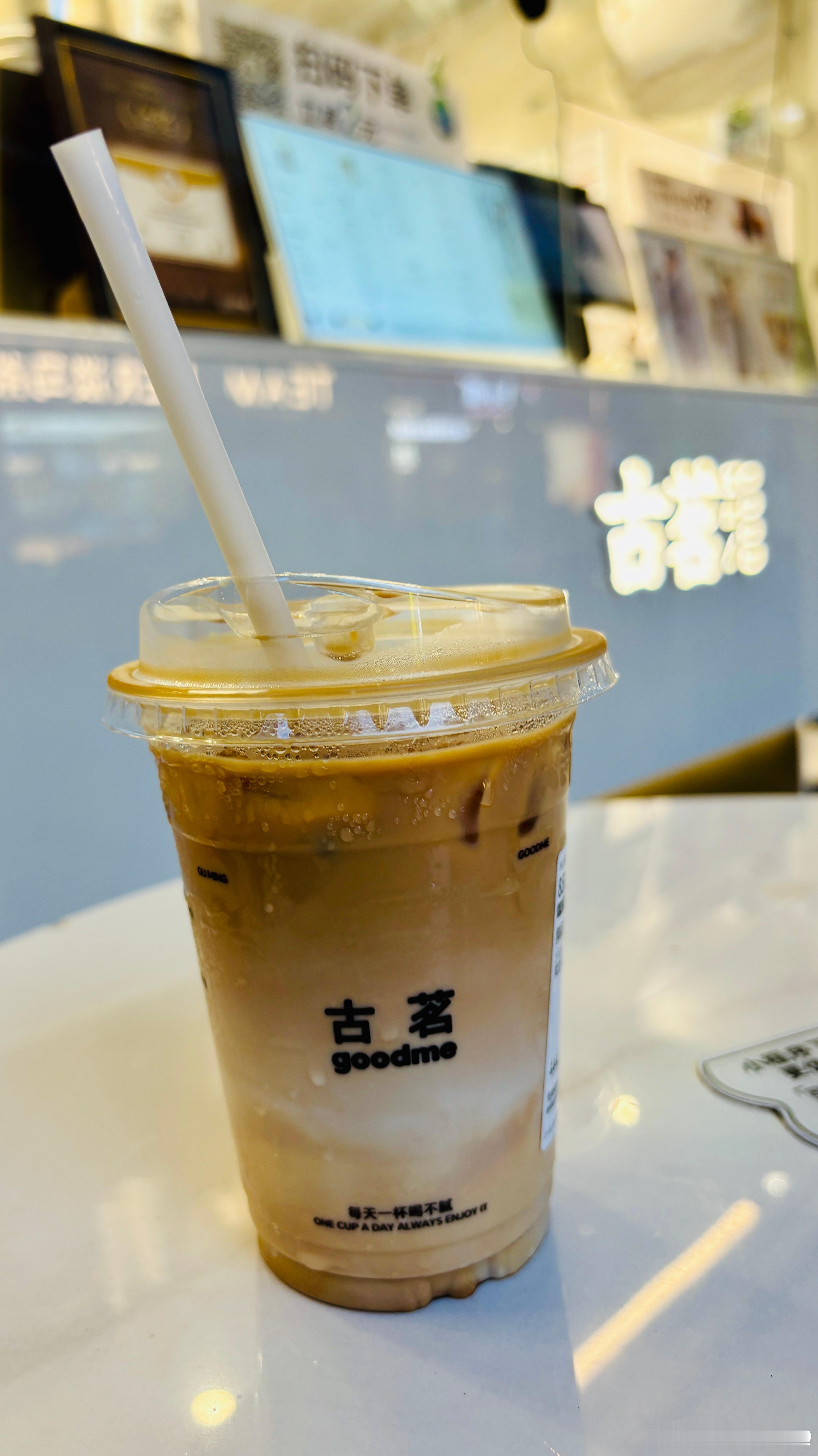 尝了一杯，阿祖代言的这个咖啡味道还可以，8块9是良心价了。某迪某幸迎来新对手[d