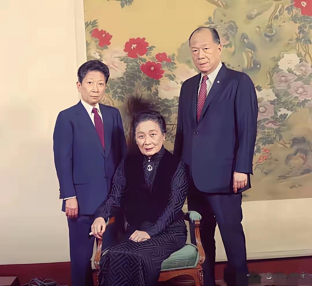 这老太太，眼神倍亮，看起来就不像是个一般的老太太，这时候虽然岁数也不小了，但是从