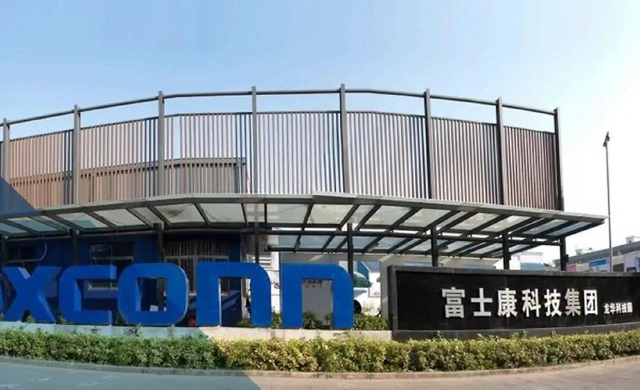 富士康垮得太过猝不及防，郭台铭当初怕是万万没料到，昔日大陆厂区灯火辉煌的代工龙头