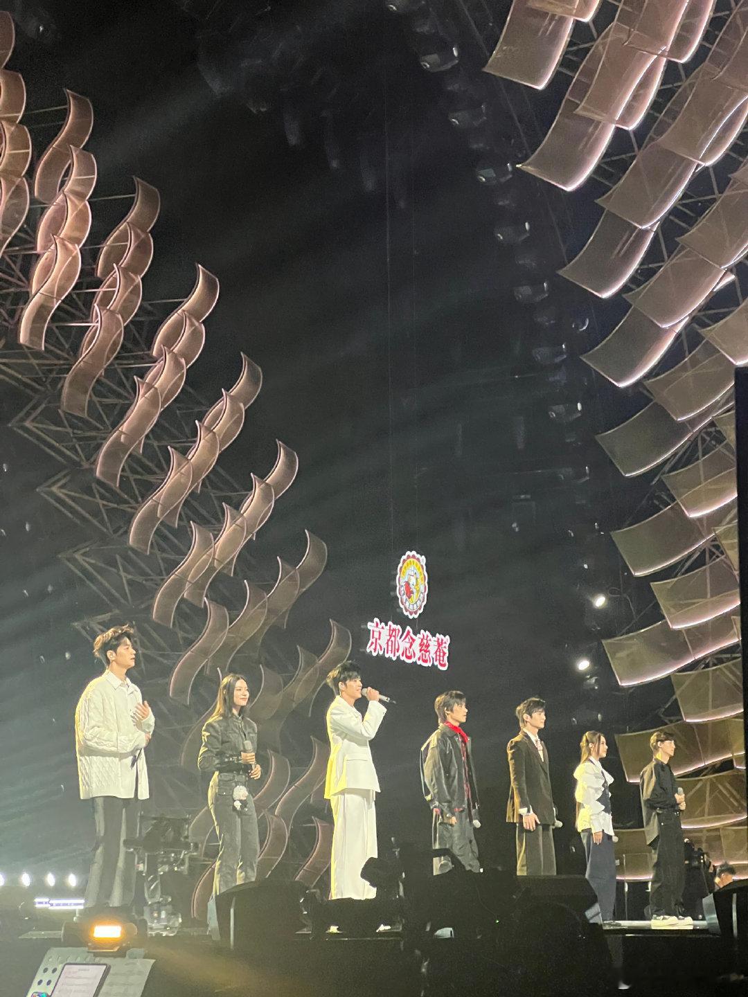 那英刚劝芒果就安排上了声鸣远扬芒果你是真·行动派！那英建议给男选手搞团，没几天