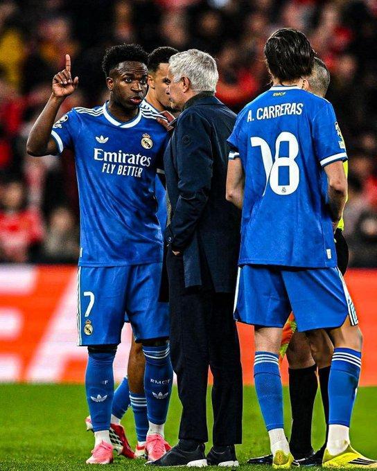 Vini对穆里尼奥非常生气。他听到教练赛后的话后感到震惊，他认为教练的话是在为令