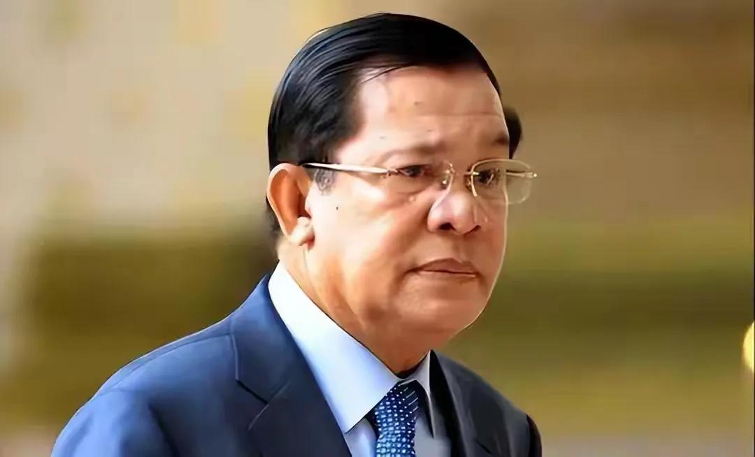 洪森录音门可谓一把双刃剑，不仅让泰国总理佩通坦暂停了职务，洪森家族也付出了代价，