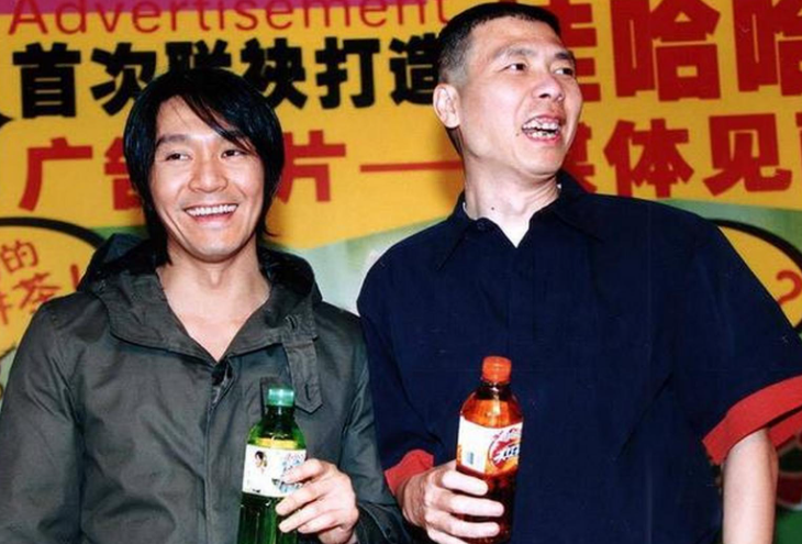 活动现场当中，主持人向冯小刚抛出问题：“把整个娱乐圈的从业者都算在内，你最看不惯的人是谁？”他完全没