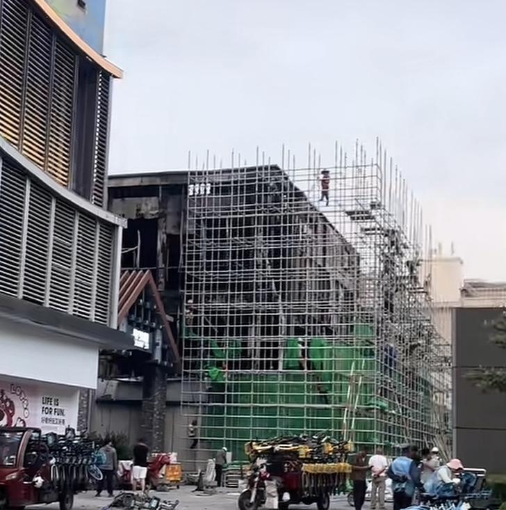 被济南速度惊呆了！上午10点55分起的火，13点多灭火，怕是还没凉透就已经开始着