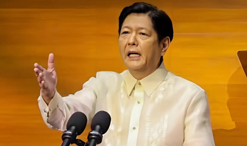 一位美籍华人发文表示：中国不要高看自己，连菲律宾这种小国都敢针对你们，而你们只能