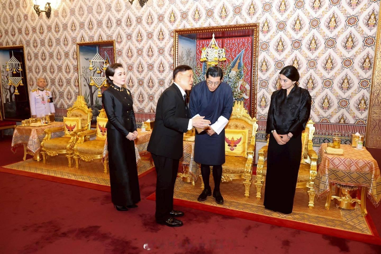 王室王室泰国王室素娘娘2025年10月29日，狗哥素娘娘县长菠菜以及若