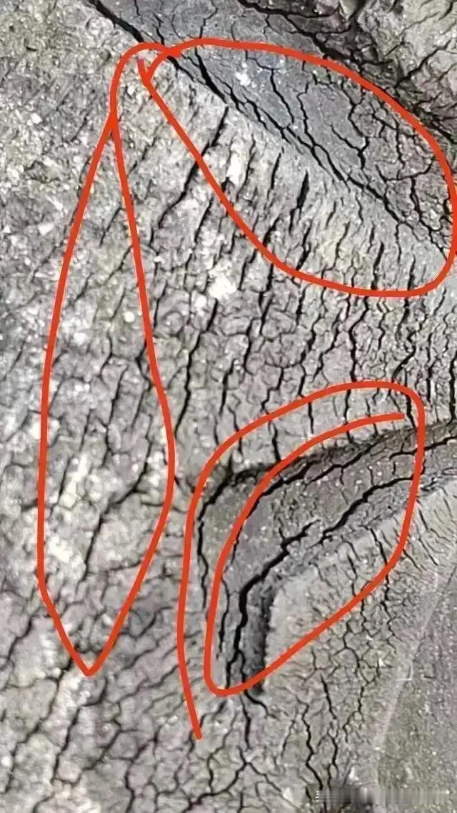 江苏镇江，男子花了44.8万提了一辆崭新的宝马车，谁知才行驶了2万公里，四条原厂