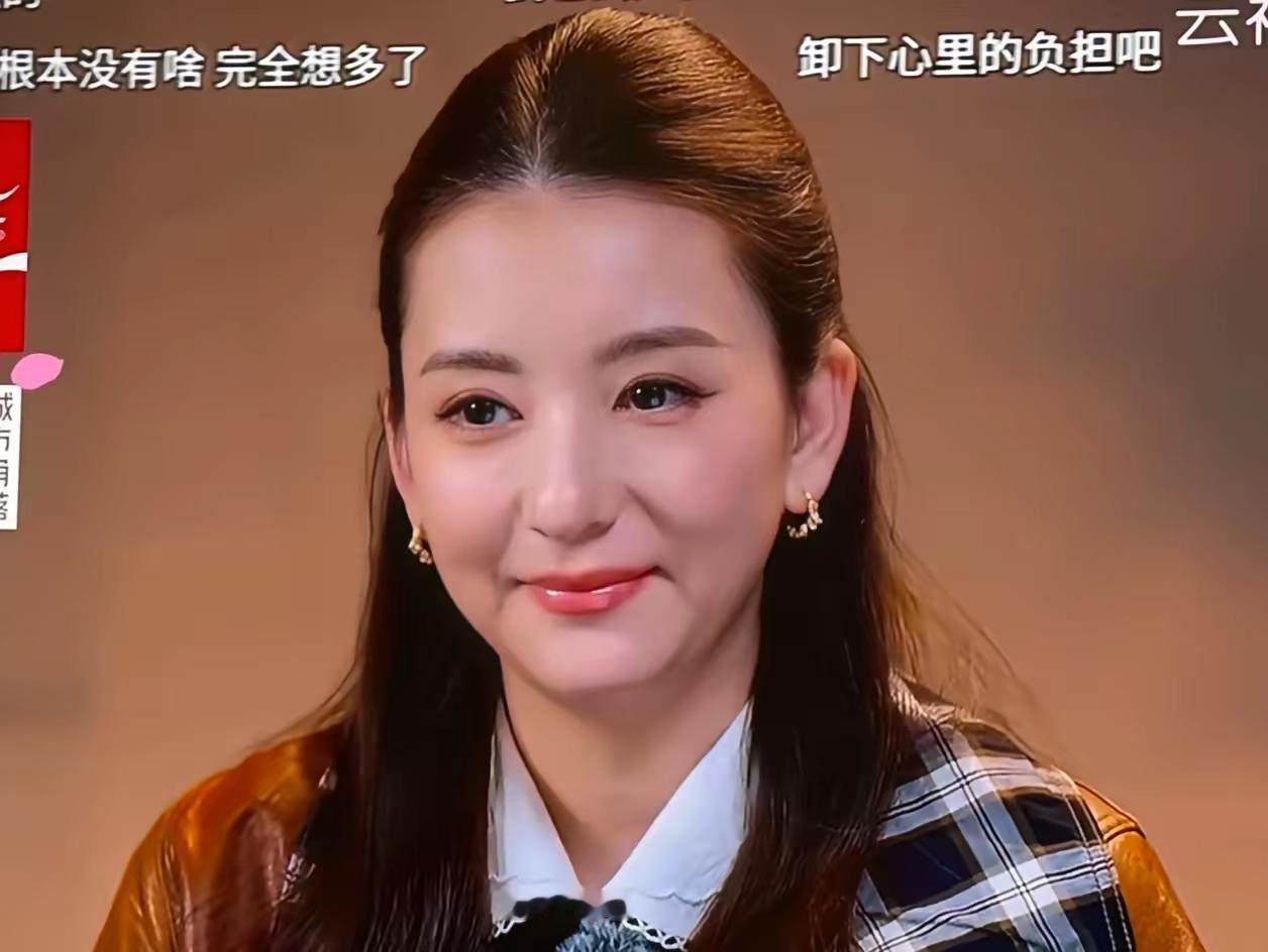 方媛郭富城这一家子，都是小矮个子，小短腿，郭富城一直很介意自己的身高劣势，应该像