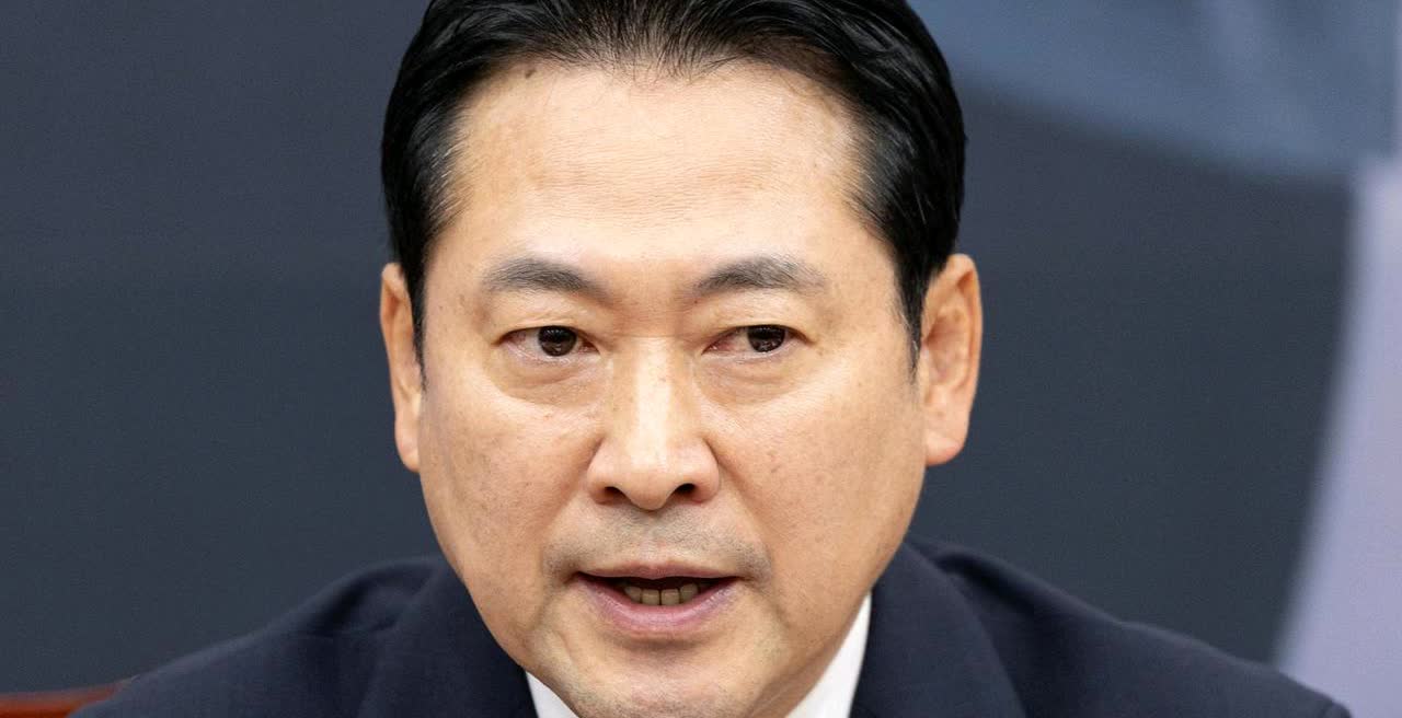 韩国媒体消息，国民力量党代表张东赫表示，该党将坚守保守价值观，不会为扩大中间派外