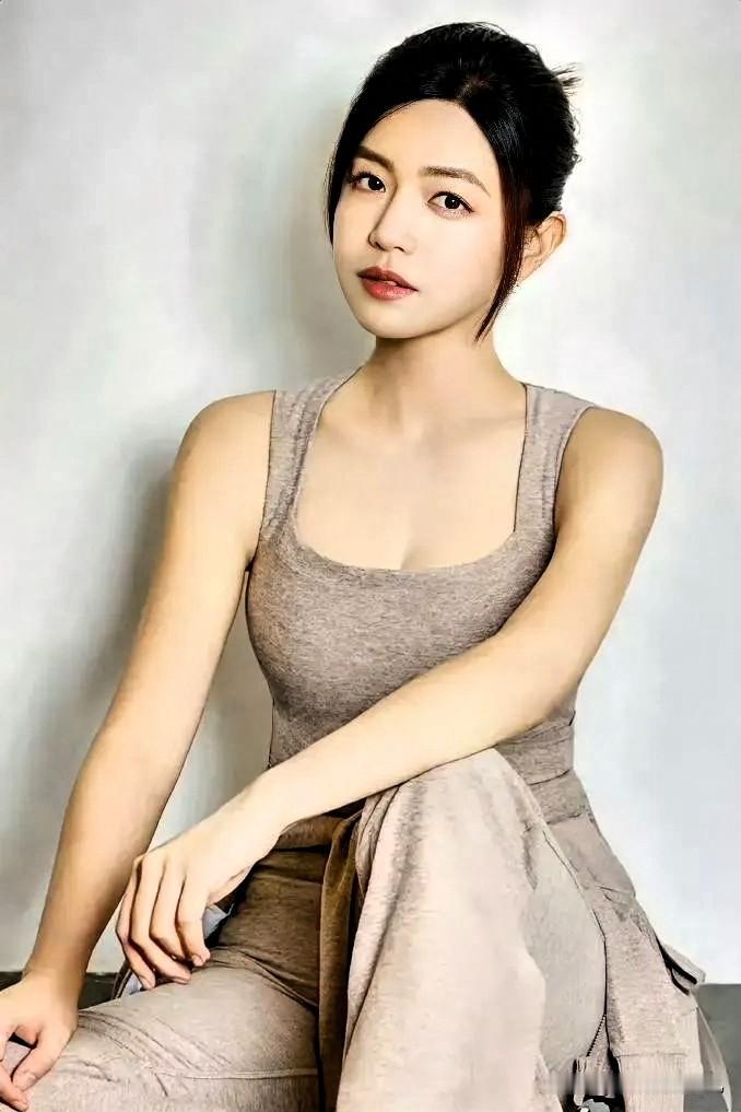 我有种预感，在很多人的心目中，陈妍希就是陈晓一辈子最能遇到的女人。第一次