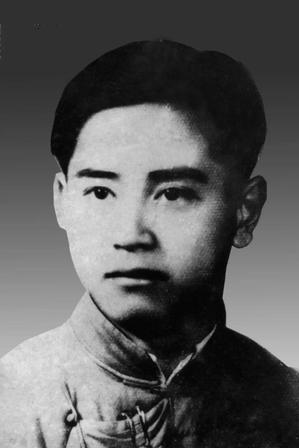 1948年，地下党刘国鋕被捕，在香港银行当经理的五哥赶回来营救，给徐远举送上一张