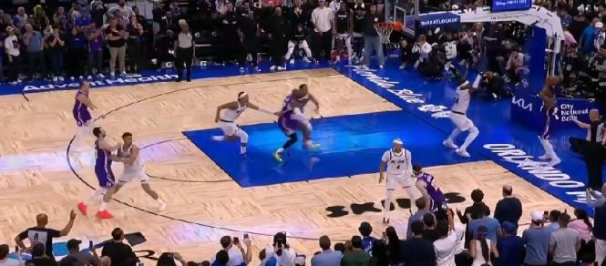 包夹老詹！班凯罗谈詹姆斯：“最后我们的防守策略出了问题。”“我们想要包夹