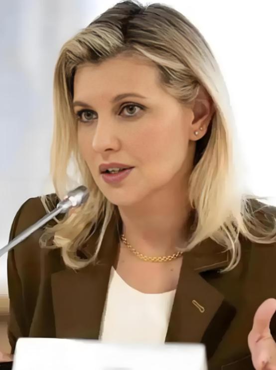 四年战争，泽连斯基的老婆终于扛不住了！ 3月30日，乌克兰第一夫人叶莲娜·泽