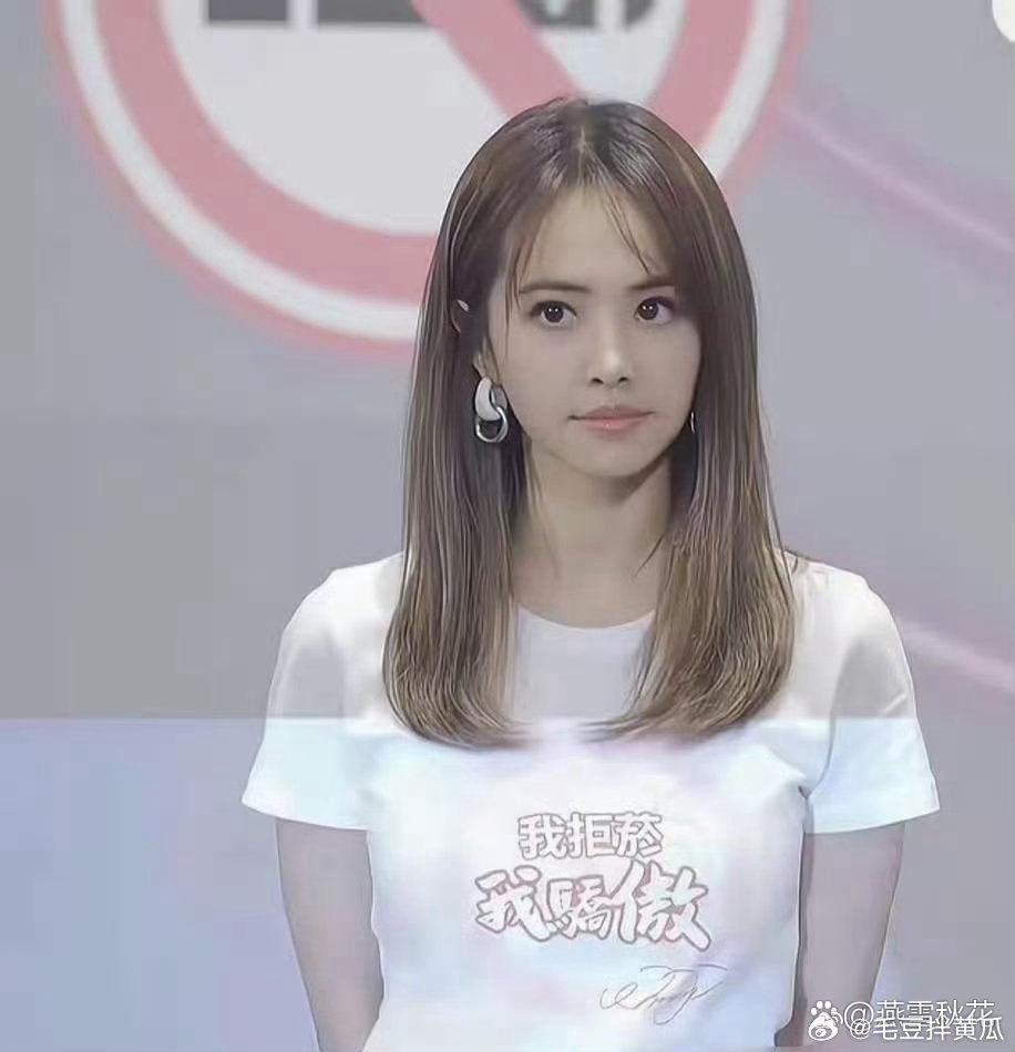 你见过19岁时的蔡依林吗？这时的她太清纯了！嫩的像剥了壳的荔枝