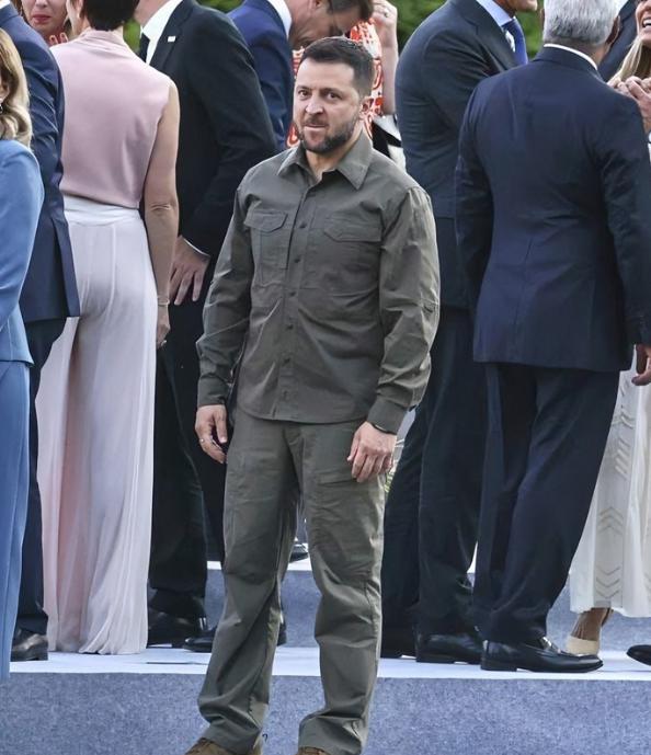 太能刷存在感了！针对美以联合打击伊朗，乌克兰总统泽连斯基突然宣称，愿意助力对伊朗