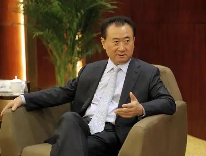 王健林已经惨到什么程度了？72岁，曾经的中国首富，如今财富缩水九成以上，万达