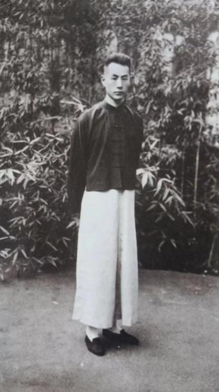1935年，青楼女子潘素，哭着哀求张伯驹，：“我还是清白之身，带我走吧！”张伯驹