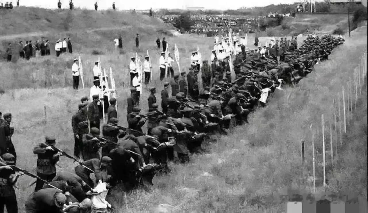 四次枪决执勤，用五六式半自动步枪，不蒙眼，没啥感觉，打了就走，尸体先缩成一团，解