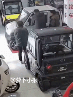 试驾前：老头乐坏了；试驾后：老头乐坏了。果然，中国语言博大精深，两句话一个字