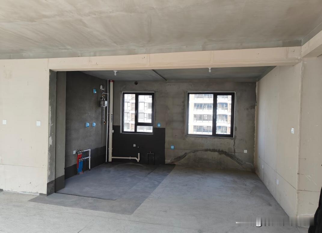 不是吧？！这样也能叫厨房？家人们，这个户型到底是做成开放式还是封闭式，好纠结呀