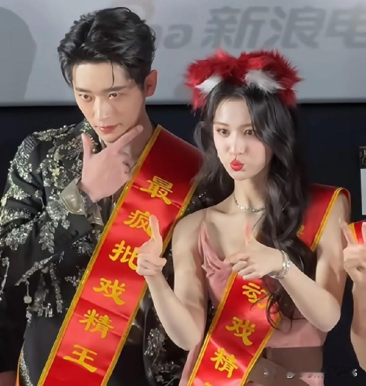 王楚然真是剧抛型演员啊！跟张凌赫搭戏时温婉可人，和丞磊同框就飒气全开，这演技切换