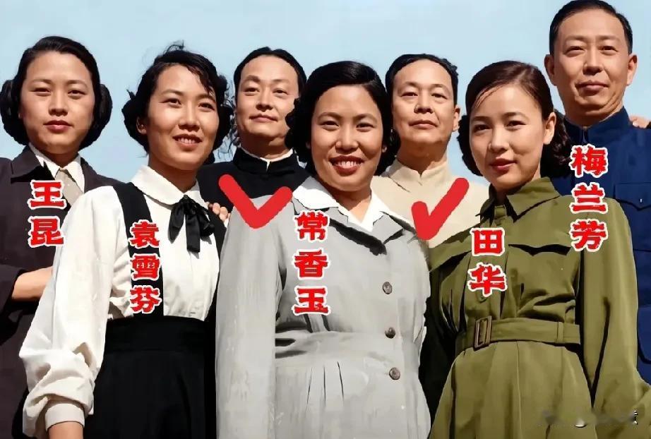 把老照片弄了彩，也认不全哪[滑稽笑]