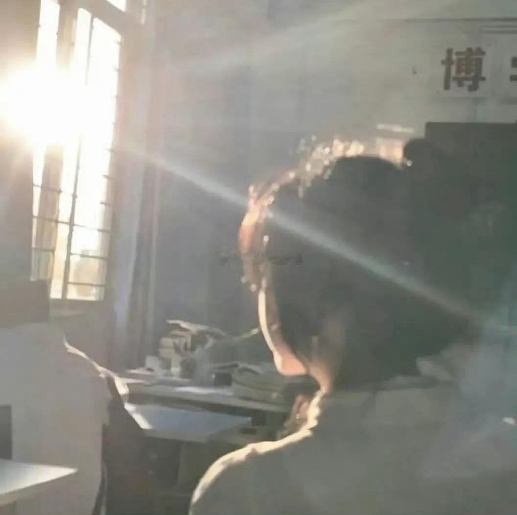 水瓶是一个没有人能够掌控的星座，看起来性格温顺，不爱和人起争执，骨子极有主见，自