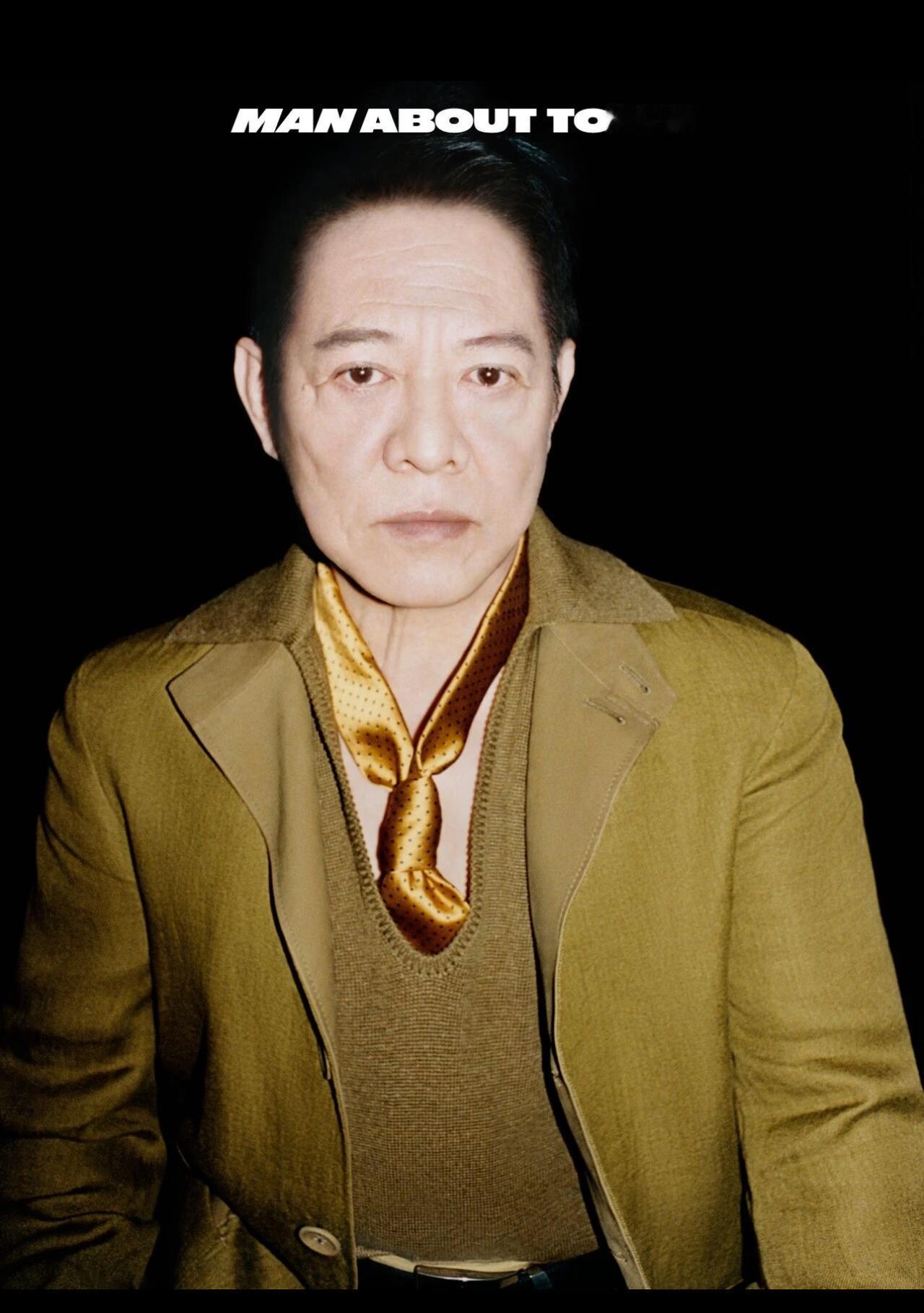 62岁的李连杰新拍了一组封面大片，第一眼看不像，再看两眼还是觉得不像。服装怪