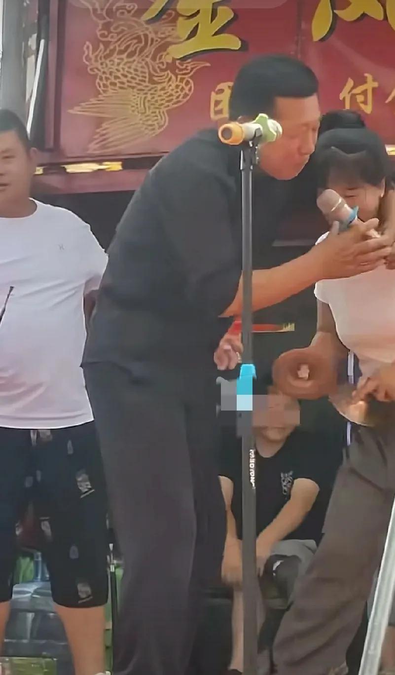 什么戏子，这就是戏子的日常，古人把戏子和赌客、妓女比作下三滥，戏子演变成现在就是