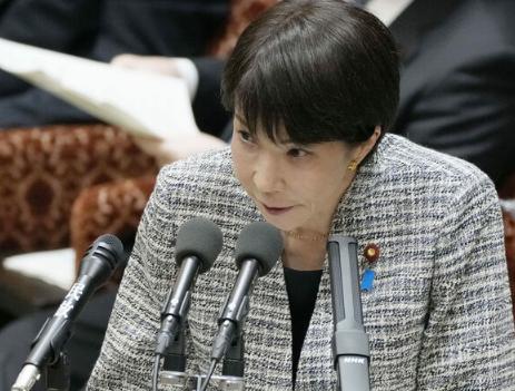 果不其然！高市早苗的支持率果然下降了，以前的她占有百分之九十的支持率，现在已经掉