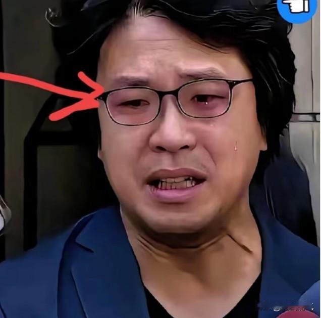 没有等警方出手逮捕沈伯洋就先栽了！台独分子沈伯洋在台湾立法院的混战中重重摔下