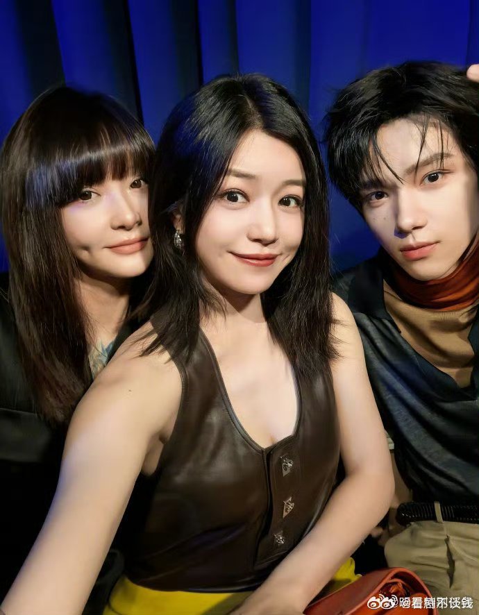 陈妍希李钟硕余承恩秀场合照对我眼睛很好啊啊啊