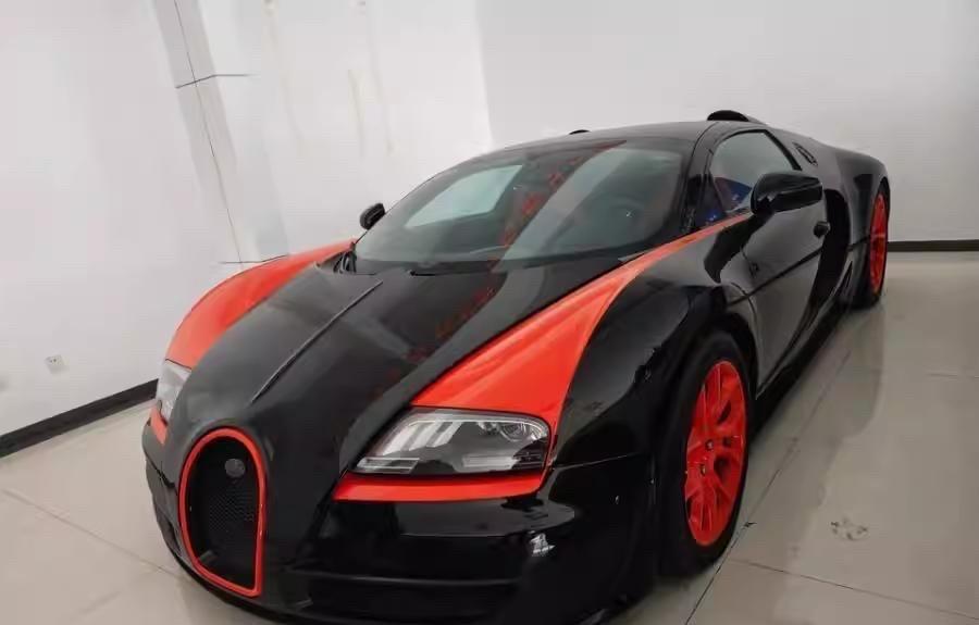 上海中院最近挂出来一辆布加迪威航，起拍价600万。但公告里写得很明白：这车没有登