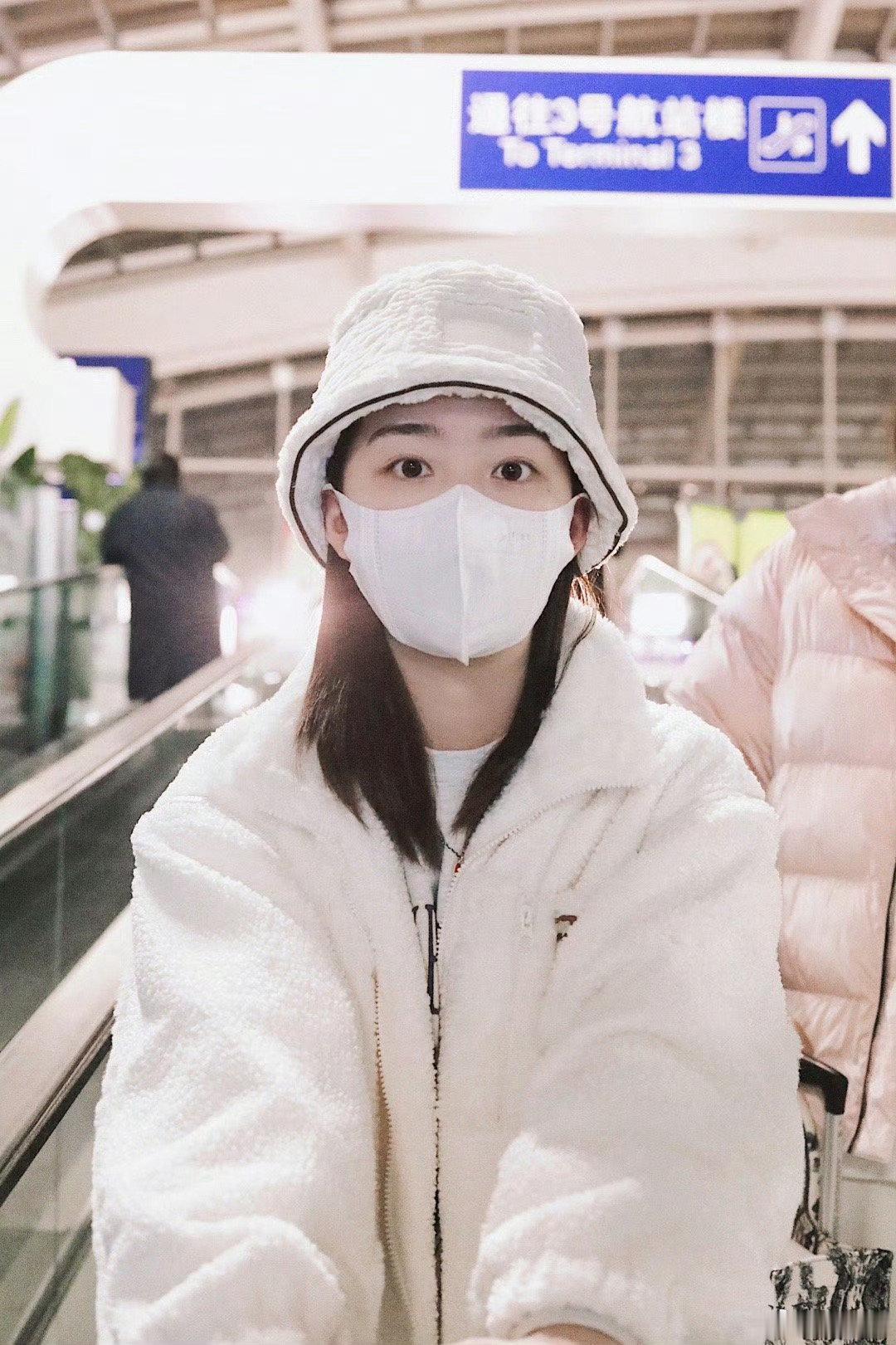 #邓恩熙#dex#邓恩熙杨善衡#dex#邓恩熙恰逢春#喜欢你是件安静的事，像风吹过树梢，不留痕迹却万