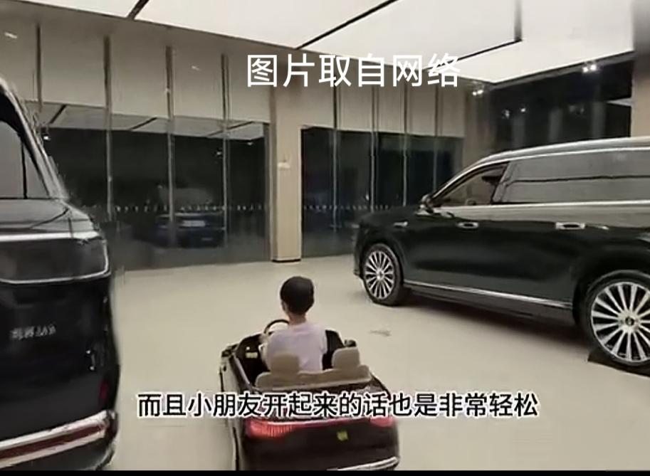 全网刷屏！问界推出“迷你M9”！网友爆笑取名M0.9，从小拿捏顶配人生。