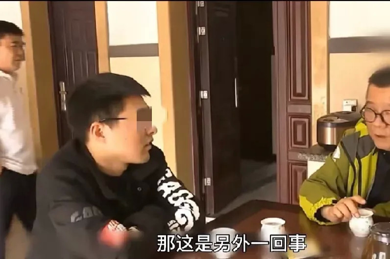 男子和妻子离婚之后，就没再管过儿子，10年后，男子中风瘫痪在床，要求10多年未见