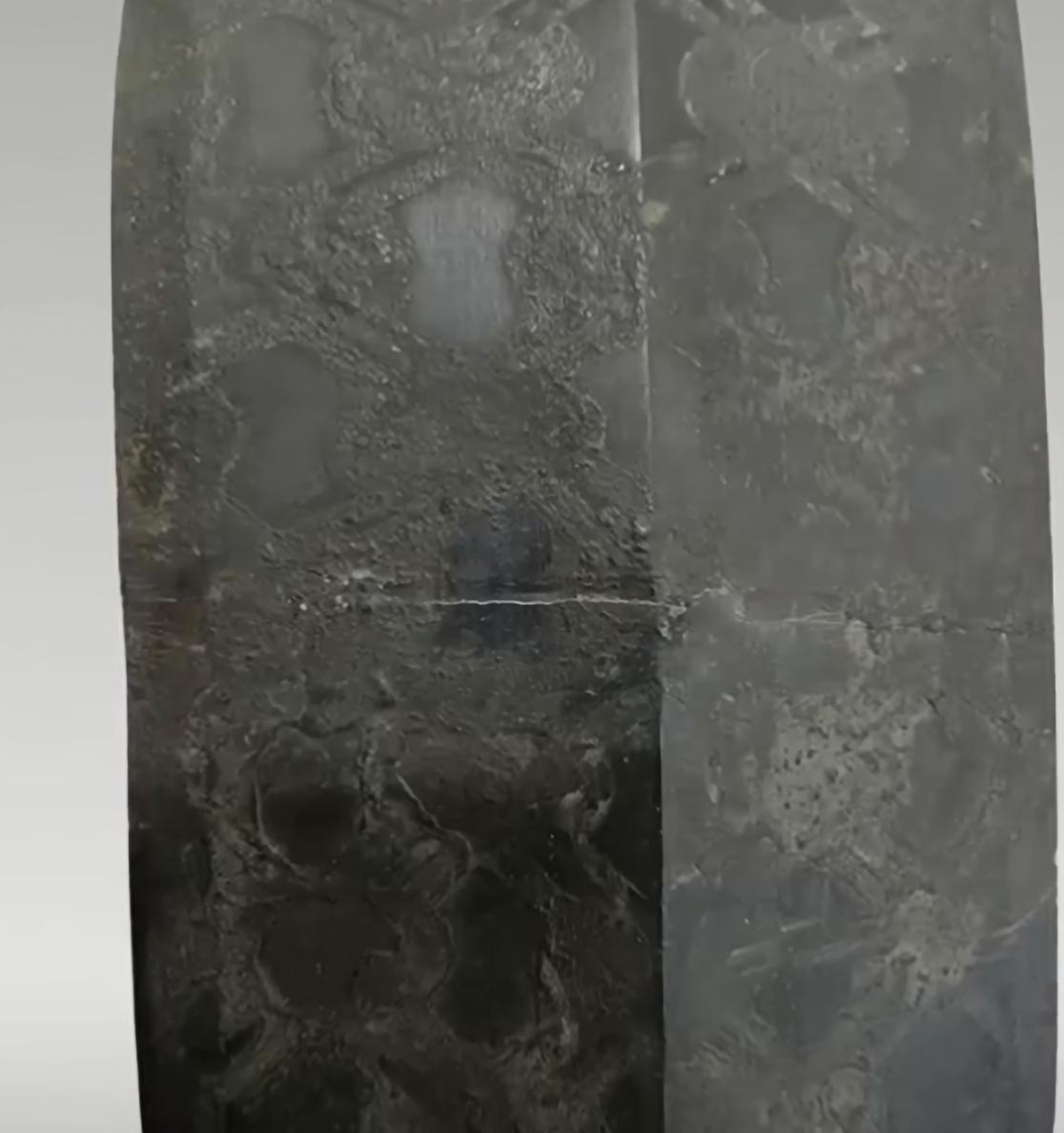 4月9日，浙江省绍兴市柯桥区博物馆库保员金先生称：2023年他在移交工作时，发现