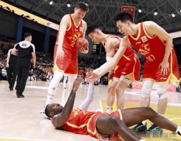 看完山西与广厦的揭幕战，我觉得山西、北京和广东就别想拿冠军了，冠军最终还是广厦的