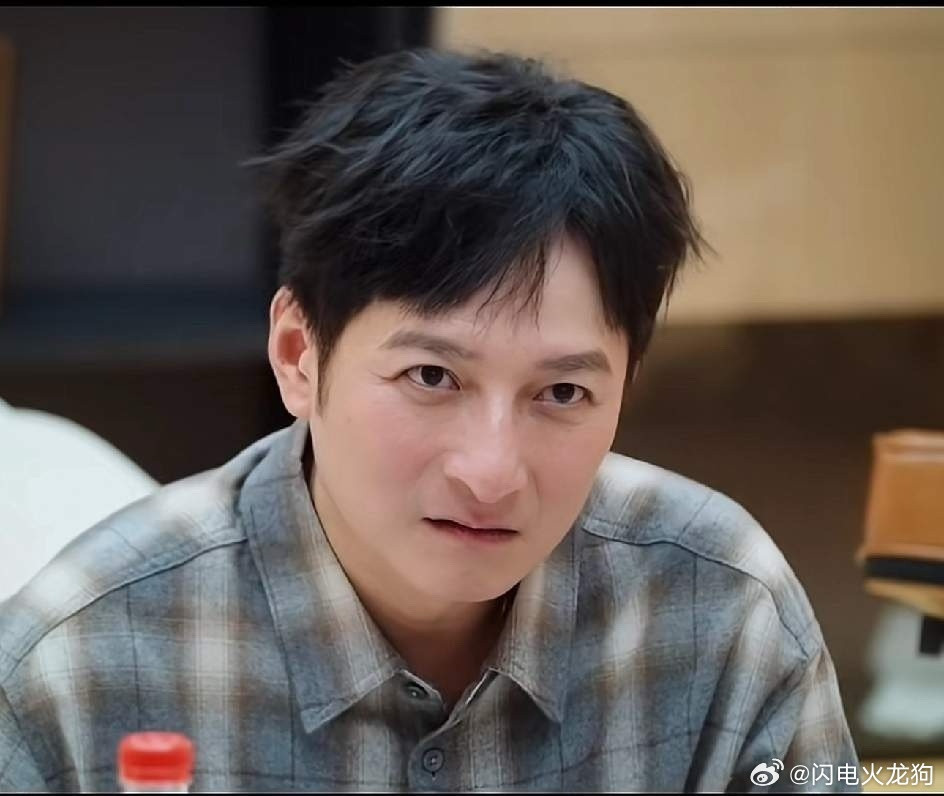 那个不结婚不要孩子的李维嘉突然沉默了李维嘉说“我是真的走一步看一步”张泉反问“