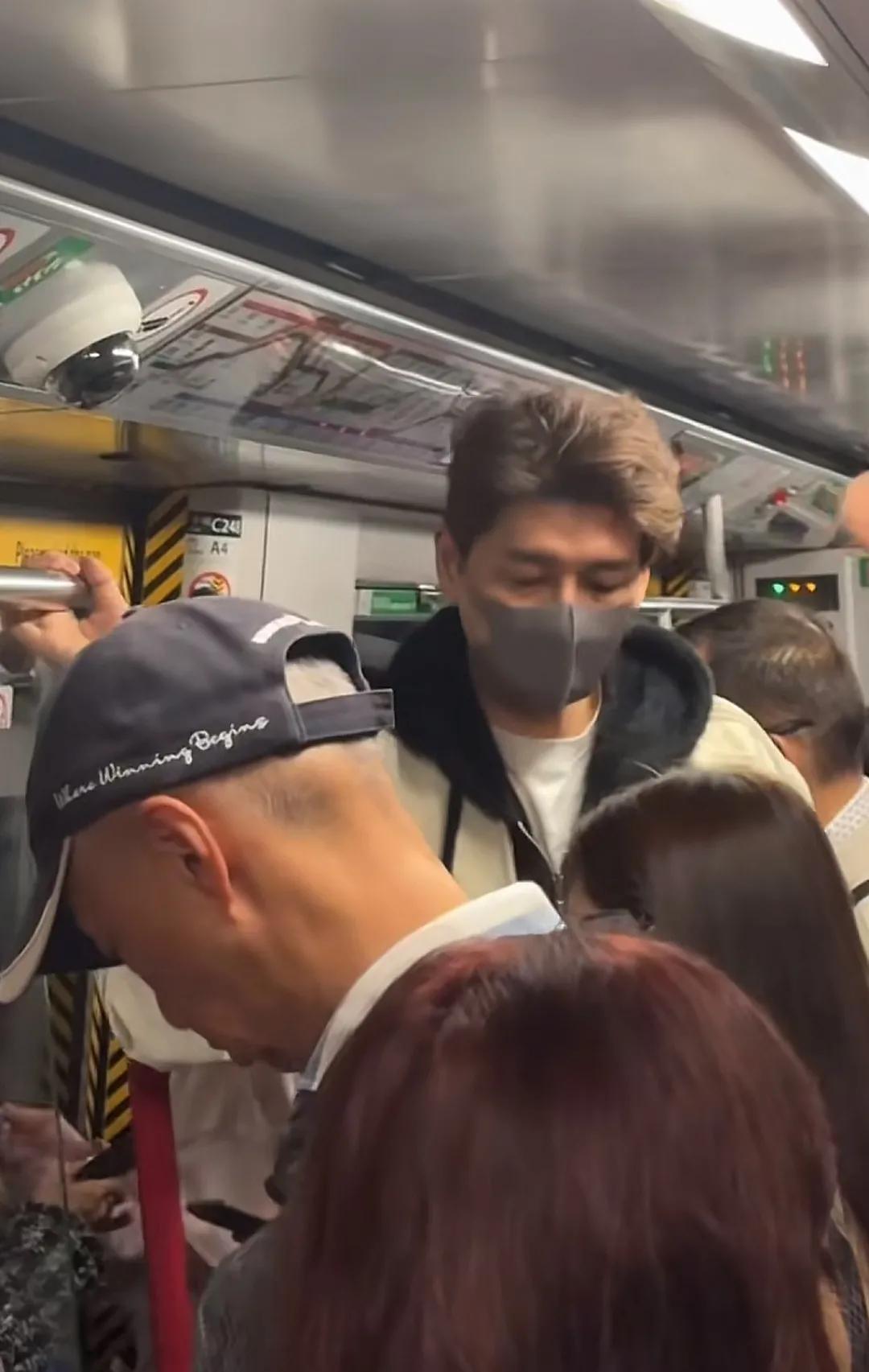 坐地铁偶遇香港明星，好高好帅好面熟，有人认得他吗？近日，某网友在个人社交账号上