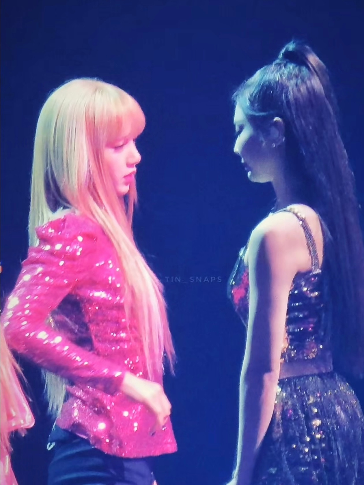 Lisa的鼻子和Jennie的鼻子对比，谁赢了真的很明显Lisa鼻子怎么了